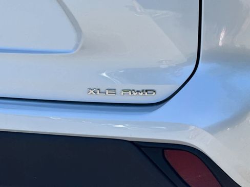 Used 2022 Toyota Highlander XLE AWD/4WD image 28