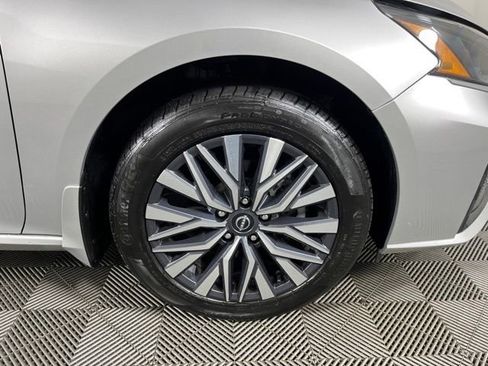 Used 2024 Nissan Altima 2.5 SV AWD/4WD image 11