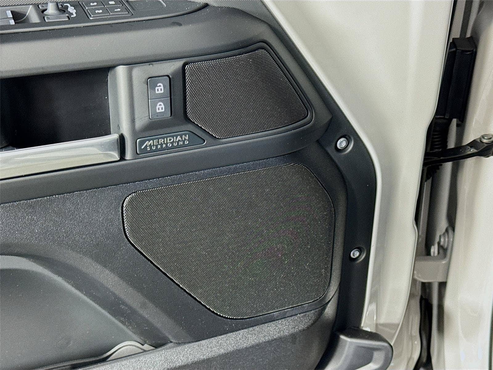 New 2026 Land Rover Defender 130 X-Dynamic SE AWD/4WD image 21