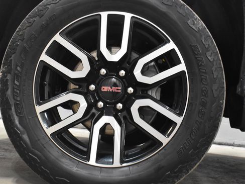 Used 2023 GMC Sierra 1500 AT4 w/ Technology Package AWD/4WD image 32
