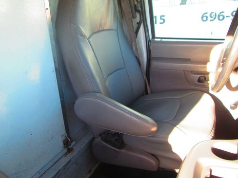 Used 2002 Ford E-450 and Econoline 450 image 9