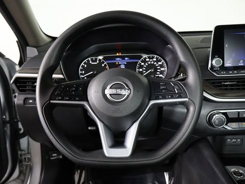 Used 2025 Nissan Altima 2.5 SV FWD image 33
