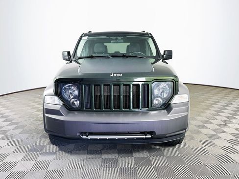 Used 2010 Jeep Liberty Renegade AWD/4WD image 4
