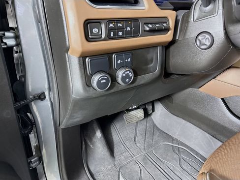 Used 2023 Chevrolet Suburban High Country w/ Premium Package 2 RWD image 10