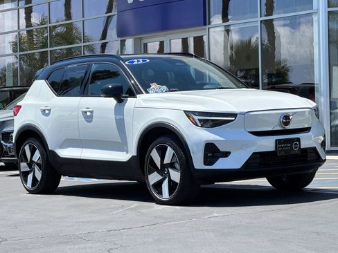 Certified 2023 Volvo XC40 Recharge Plus AWD/4WD image 7