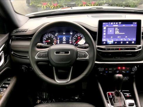 Used 2024 Jeep Compass Trailhawk image 5