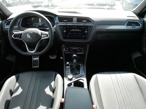 Certified 2023 Volkswagen Tiguan SE R-Line AWD/4WD image 10
