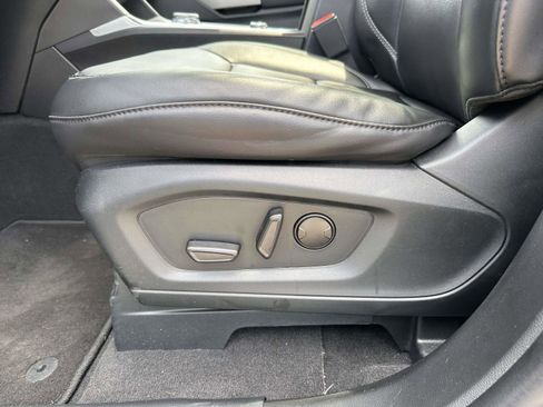 Used 2023 Ford Explorer XLT w/ Equipment Group 202A AWD/4WD image 11