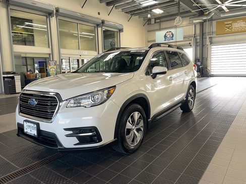 Used 2022 Subaru Ascent Premium w/ Convenience Package image 2