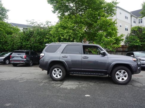 Used 2022 Toyota 4Runner SR5 Premium w/ Moonroof Package AWD/4WD image 3