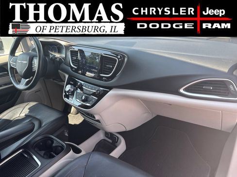Used 2020 Chrysler Pacifica Touring-L Plus w/ Tire & Wheel Group FWD image 29