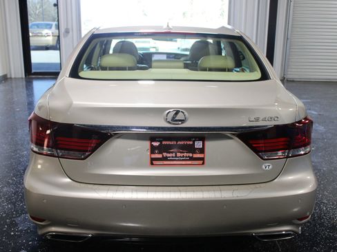 Used 2013 Lexus LS 460 w/ Comfort Pkg image 4