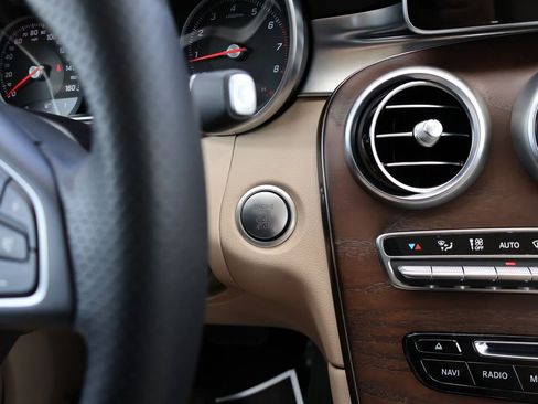 Used 2019 Mercedes-Benz GLC 300 4MATIC image 25