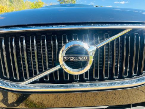 Used 2020 Volvo XC60 T5 Momentum image 9