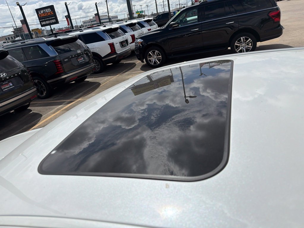 Used 2012 Hyundai Genesis 3.8 w/ Premium Pkg RWD image 2