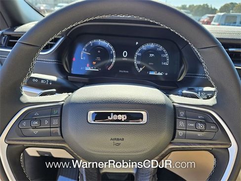 New 2025 Jeep Grand Cherokee Limited image 24