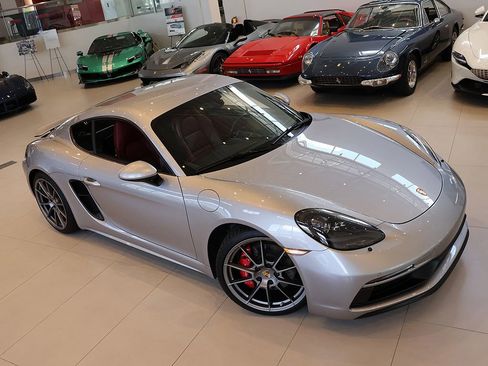 Used 2021 Porsche 718 Cayman GTS RWD image 12