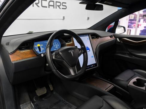 Used 2018 Tesla Model X 75D image 2