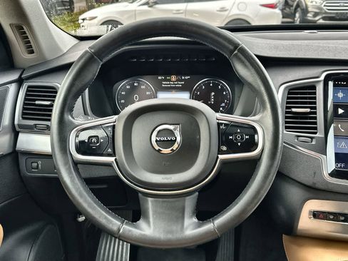 Used 2016 Volvo XC90 T6 Momentum image 15