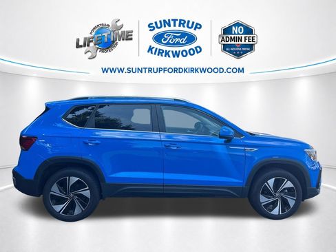 Used 2023 Volkswagen Taos SE w/ Panoramic Sunroof Package AWD/4WD image 8