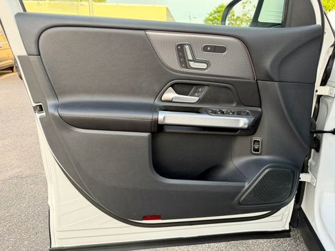 Used 2022 Mercedes-Benz GLB 250 4MATIC w/ Premium Package Lite image 37