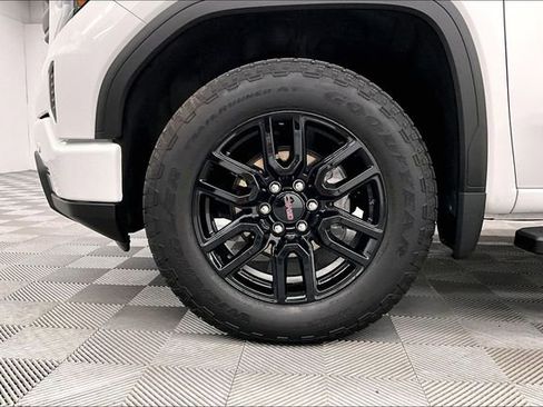 Used 2024 GMC Sierra 1500 Elevation w/ Elevation Premium Package AWD/4WD image 10
