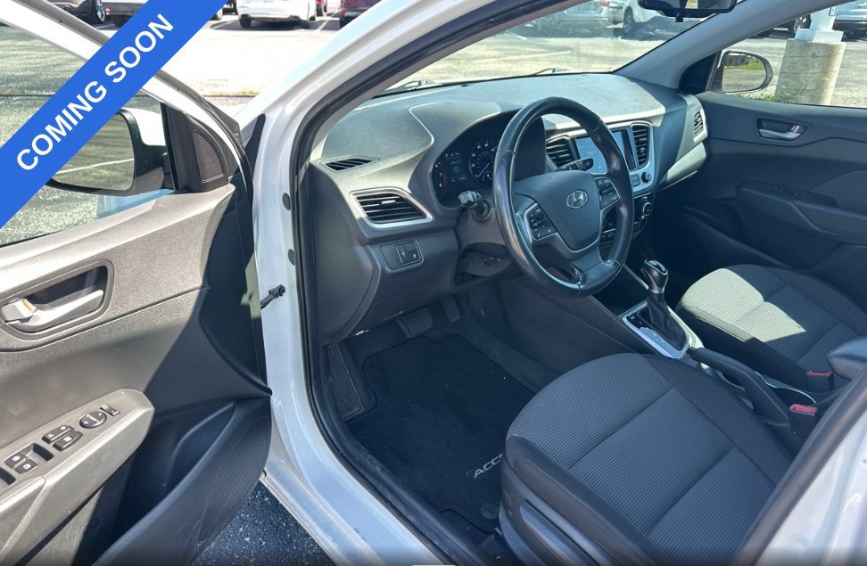 Used 2021 Hyundai Accent Limited FWD image 3