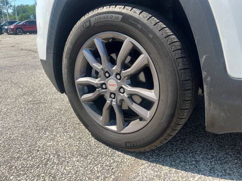 Used 2024 GMC Terrain SLT FWD image 11