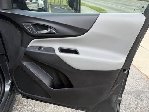 Used 2018 Chevrolet Equinox LS FWD image 18