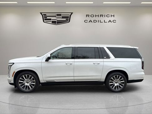 Certified 2025 Cadillac Escalade ESV Premium Luxury Platinum w/ LPO, Floor Liner Package AWD/4WD image 9