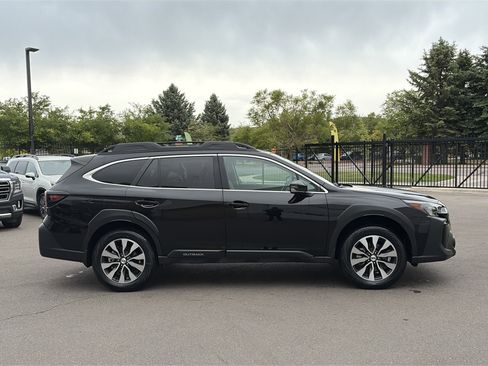 Used 2025 Subaru Outback Limited AWD/4WD image 4