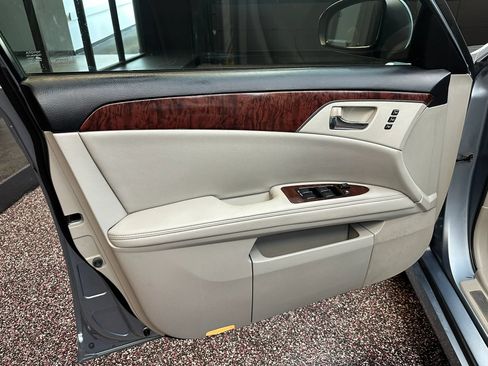 Used 2011 Toyota Avalon FWD image 10