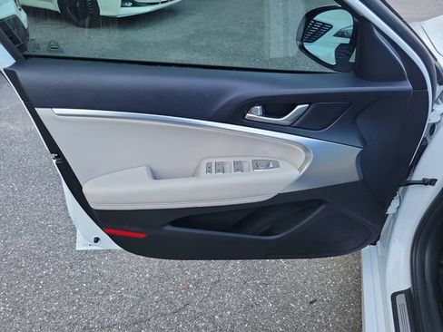 Used 2024 Genesis G70 2.5T AWD/4WD image 13