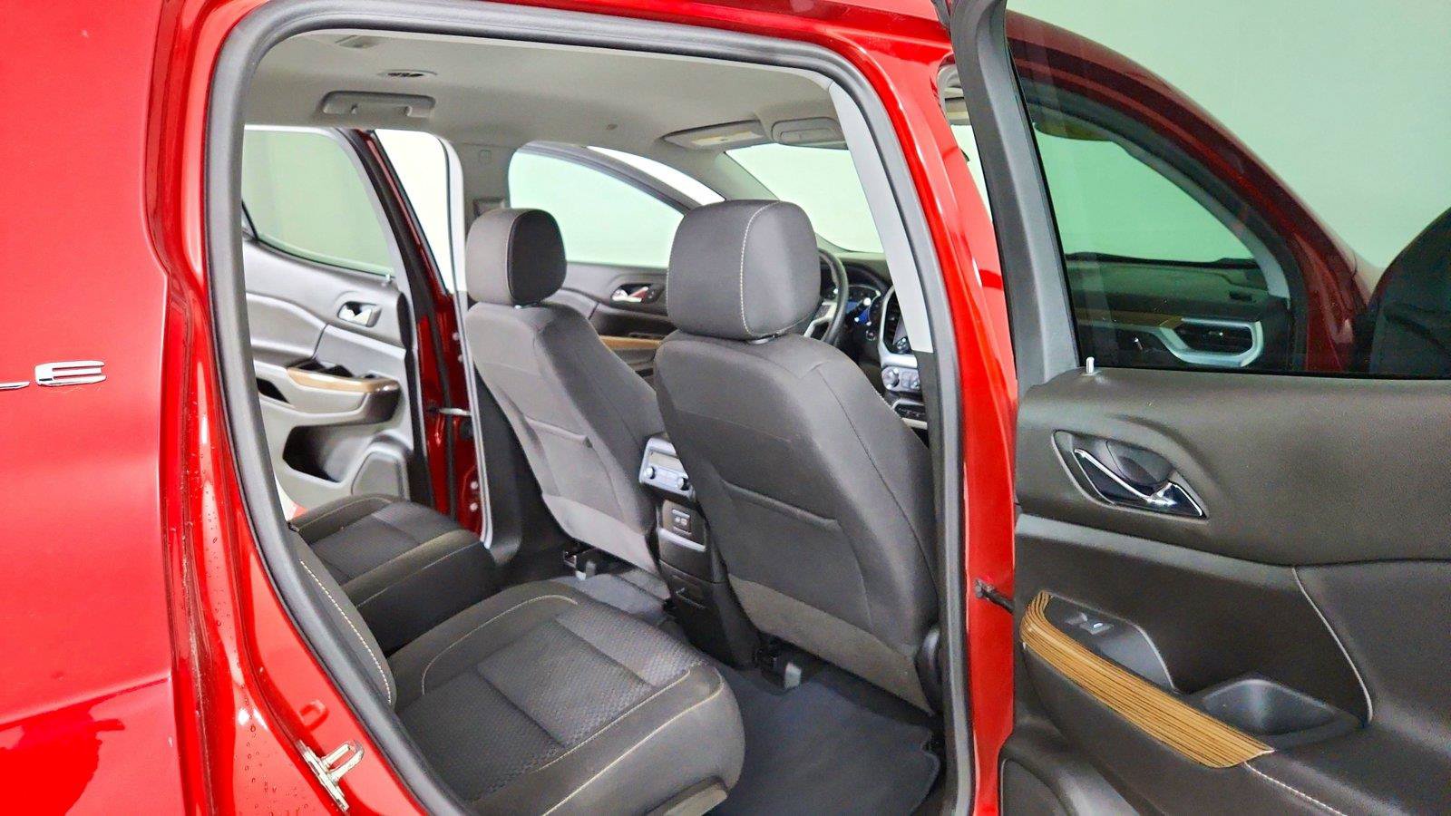Used 2023 GMC Acadia SLE FWD image 39