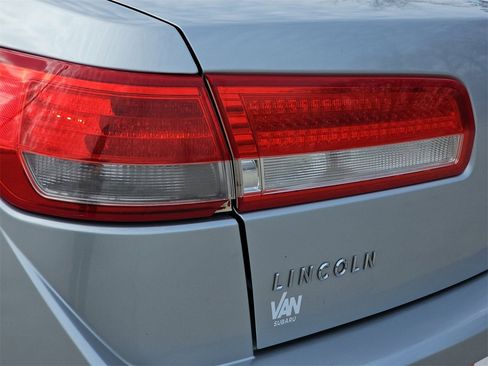 Used 2010 Lincoln MKZ image 33