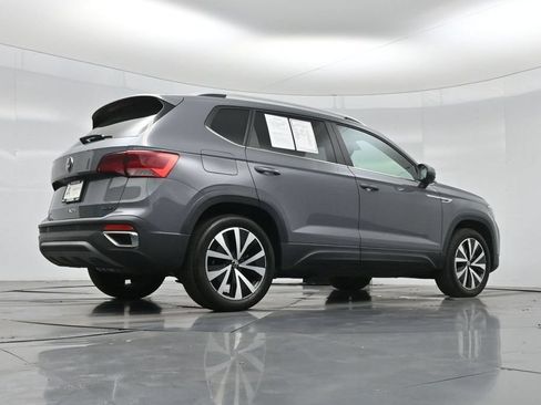 Used 2023 Volkswagen Taos SE w/ Panoramic Sunroof Package AWD/4WD image 53