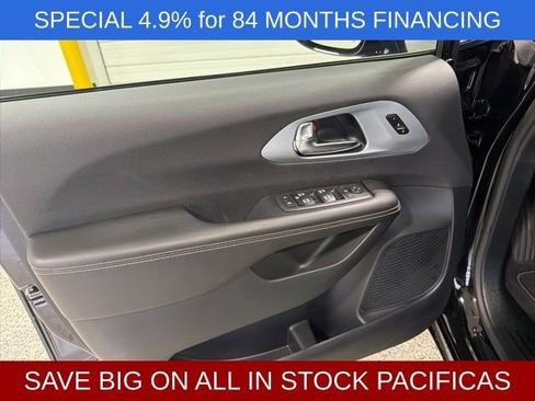 New 2026 Chrysler Pacifica Limited w/ S Appearance Package FWD image 4