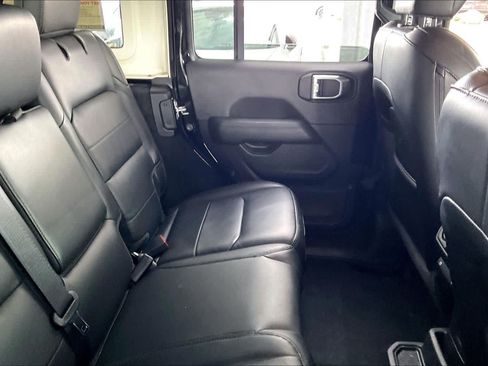 Used 2022 Jeep Wrangler Unlimited Sahara AWD/4WD image 31