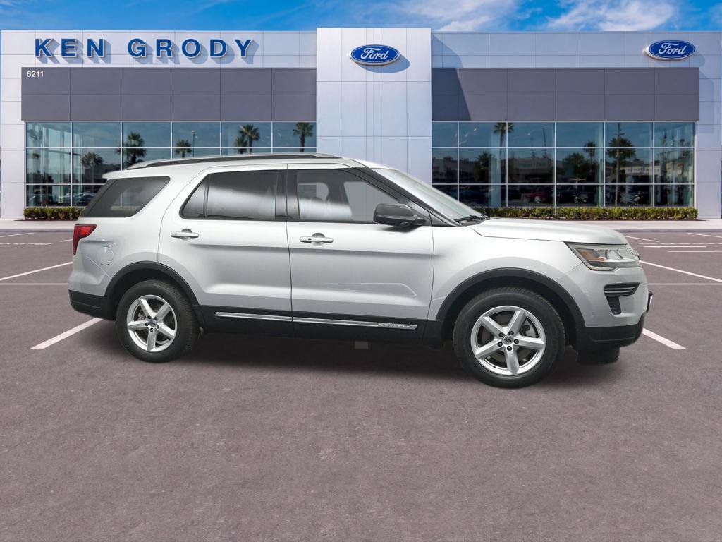 Used 2018 Ford Explorer XLT FWD image 5