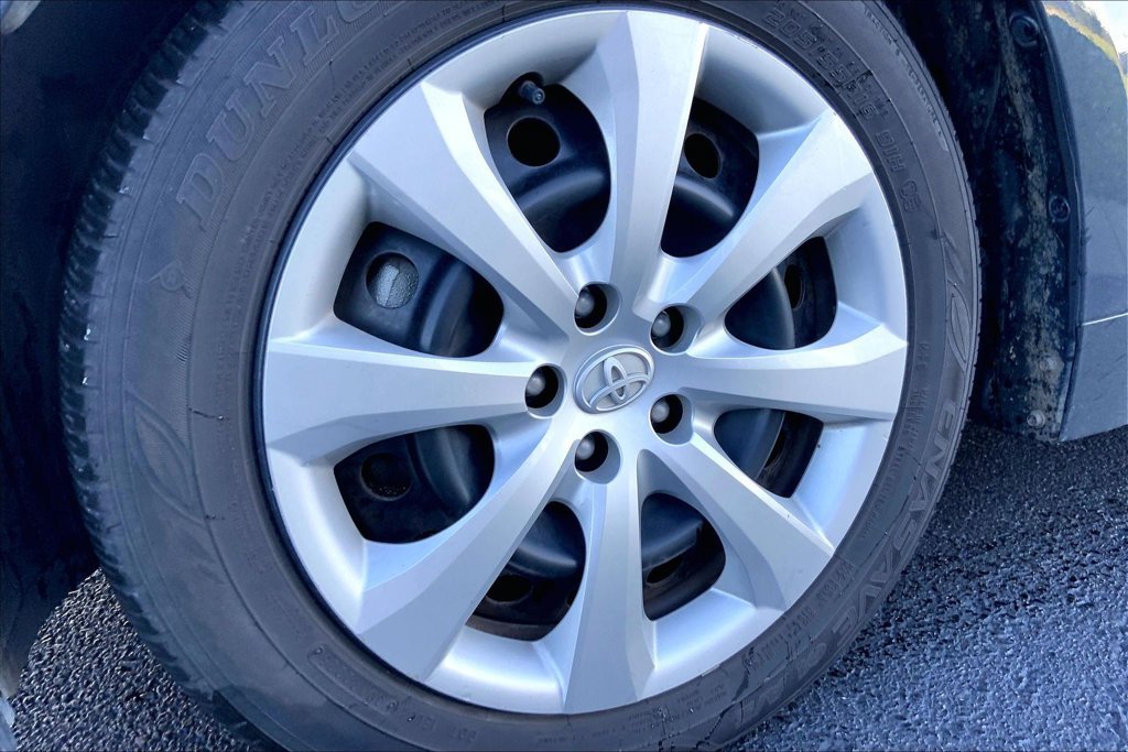 Used 2026 Toyota Corolla LE FWD image 3