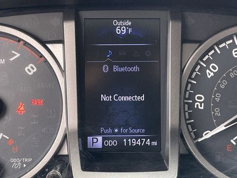 Used 2018 Toyota Tacoma SR5 RWD image 15