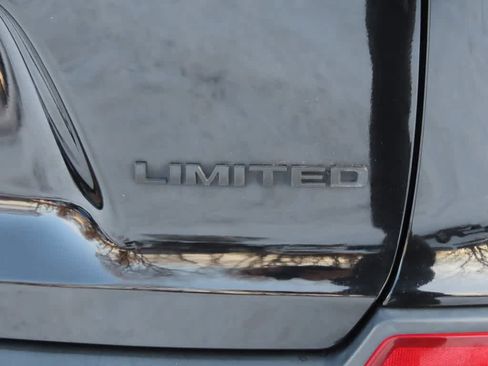 Used 2019 Jeep Cherokee Limited w/ Luxury Group image 8