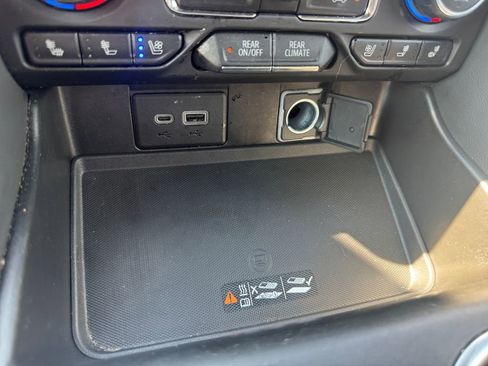 Used 2021 Chevrolet Suburban Premier w/ Premium Package image 24