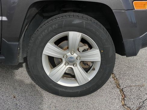 Used 2017 Jeep Patriot Latitude image 30