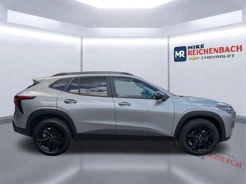 Used 2025 Chevrolet Trax ACTIV w/ Sunroof Package FWD image 3