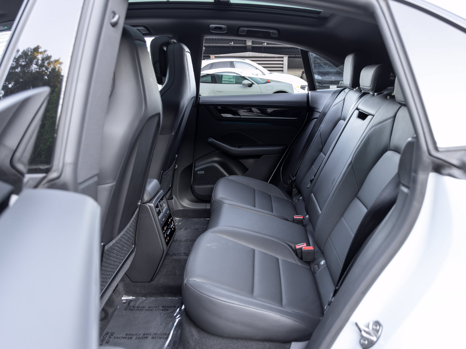 Certified 2025 Porsche Macan 4S Electric AWD/4WD image 47