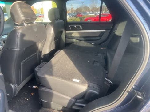 Used 2017 Ford Explorer XLT w/ Equipment Group 202A image 8