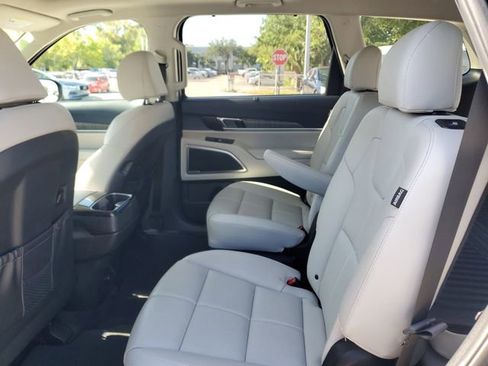Certified 2023 Kia Telluride EX w/ EX Captain's Chair Package image 8