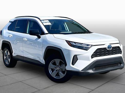 Used 2024 Toyota RAV4 LE AWD/4WD image 3