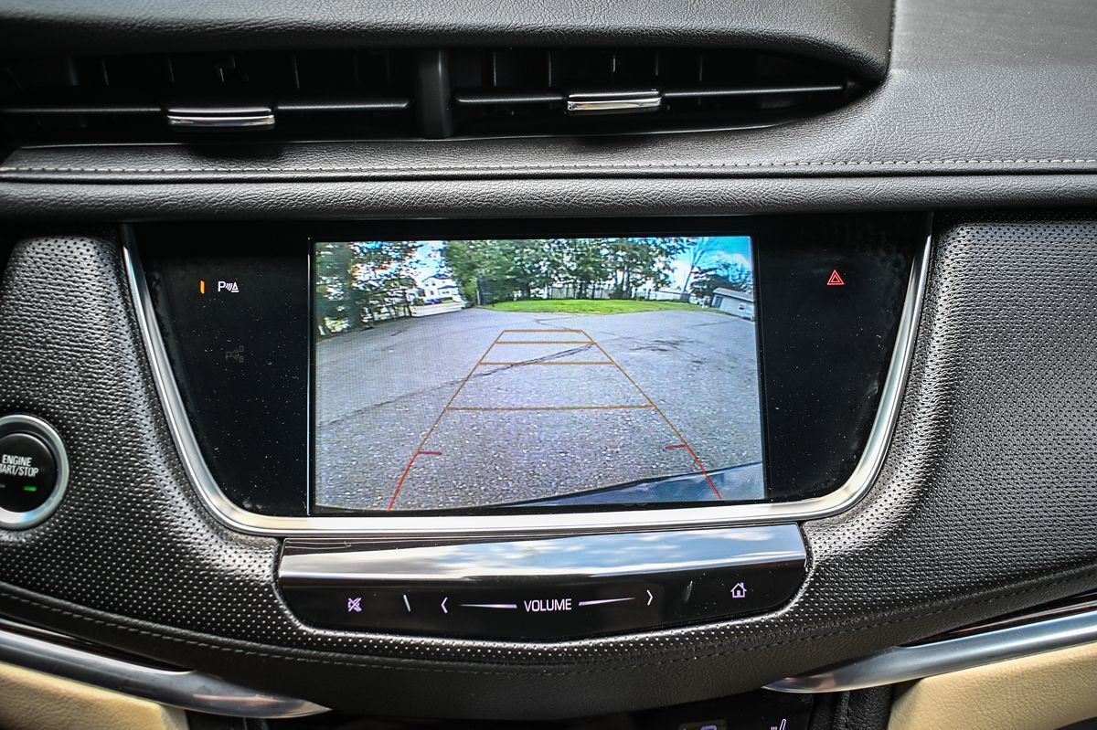 Used 2018 Cadillac XT5 Luxury w/ Driver Awareness Package FWD image 11